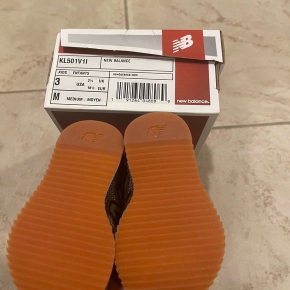 New Balance Kids Shoes - Olive Green - Picture 2 of 3